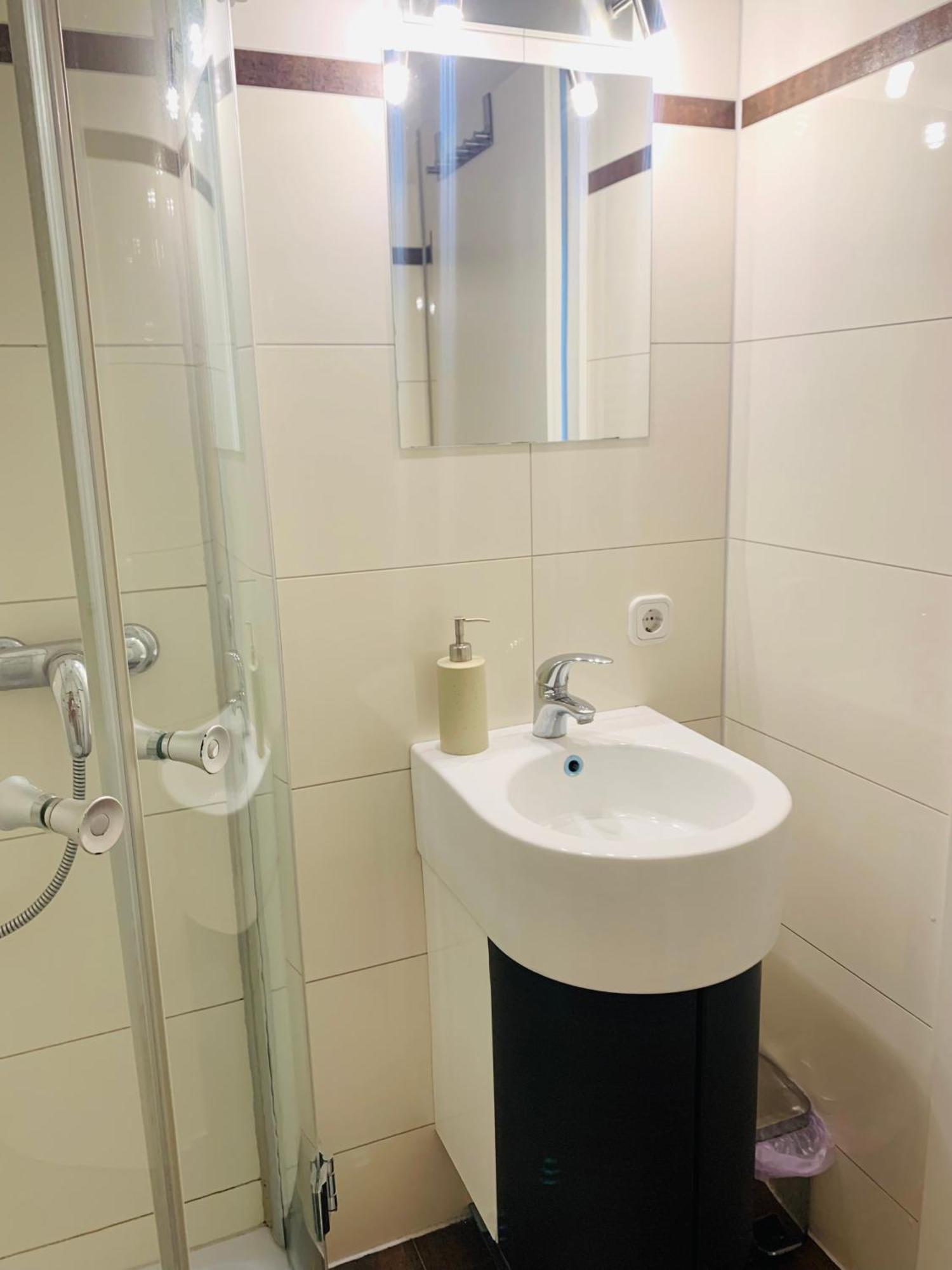 Business Messe Apartment & Wellness Spa Дюссельдорф Экстерьер фото